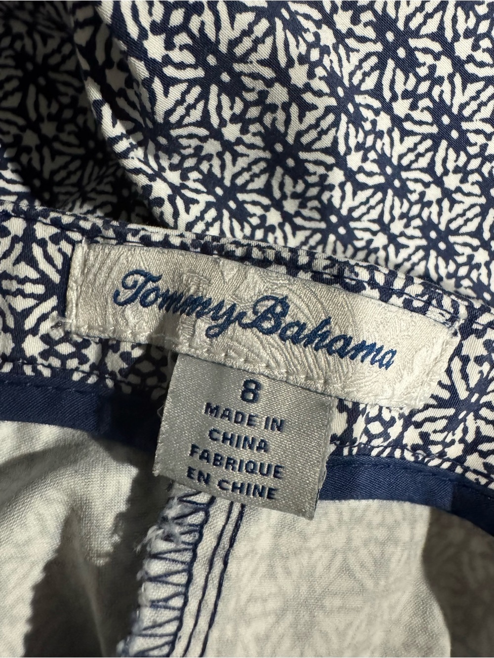 Tommy Bahama Blue and White Geometric Printed Cotton Stretch Capris Size 8 - Picture 6 of 10